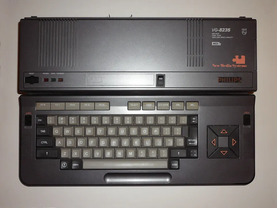 A Philips VG-8235 MSX2 computer.