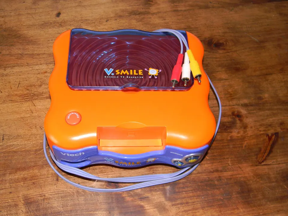 A VTech V.Smile educational console and controller.